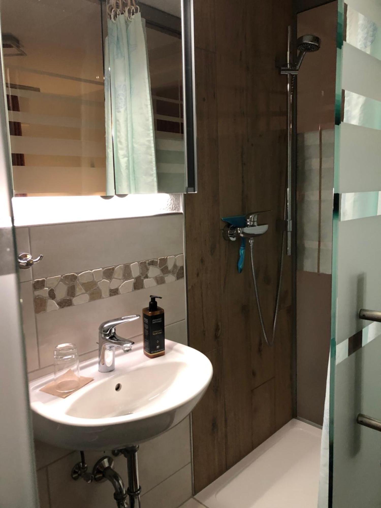 Aussichtszimmer Mit Modernem Glasbad Und Balkon Koblencja Zewnętrze zdjęcie